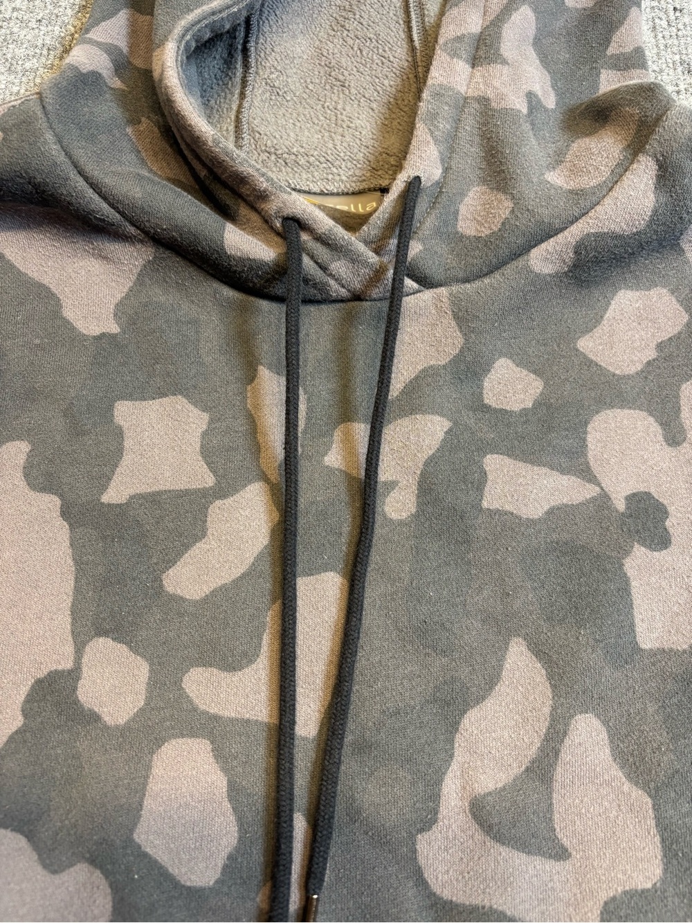 Zella Cara Everyday Camo Hoodie Small Gray Fleece Oversized Pullover EUC - Picture 9 of 10